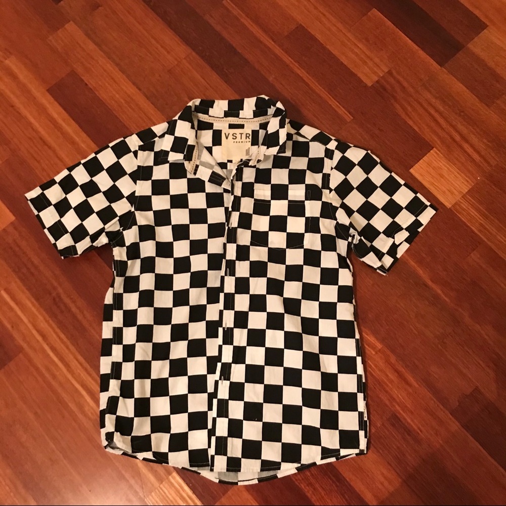 Tilly’s plaid short sleeved shirt L brand new